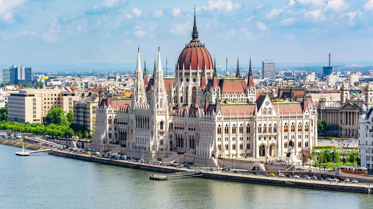 Češi mohou do Maďarska na rezervované pobyty s negativním testem